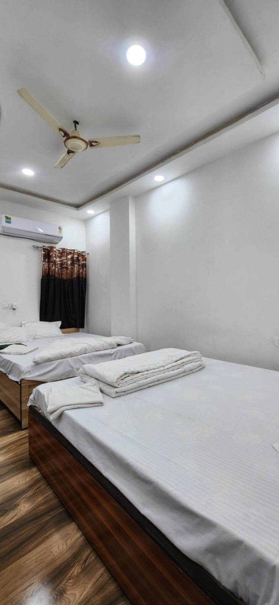 Pitambara Dham Hotel Vrindavan Exterior photo
